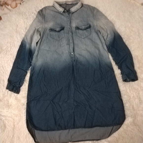 🎉HP🎉 JustFab Women's Ombré Blue Denim Shirt Dress - Picture 3 of 6